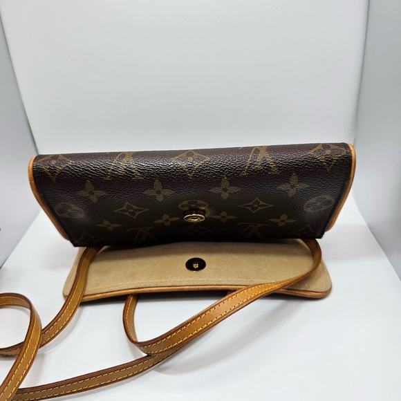 Preloved Louis Vuitton Vintage Monogram Canvas Pochette Twin PM Shoulder Bag - Picture 4 of 12